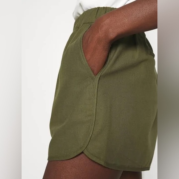Madewell Olive Green Women's Pull on Shorts - Picture 2 of 12